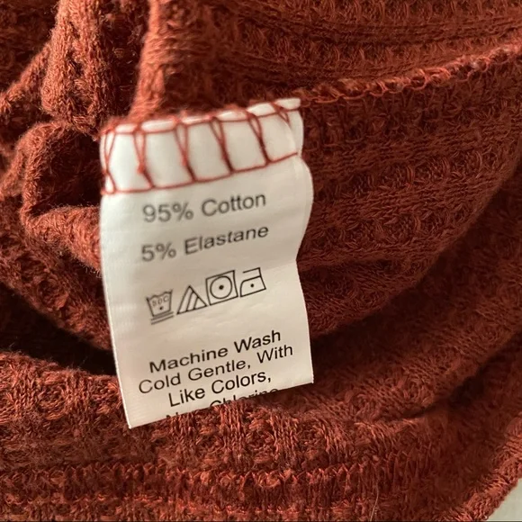 Eyelash Lace Trim V-Neck Waffle Top - Picture 9 of 10